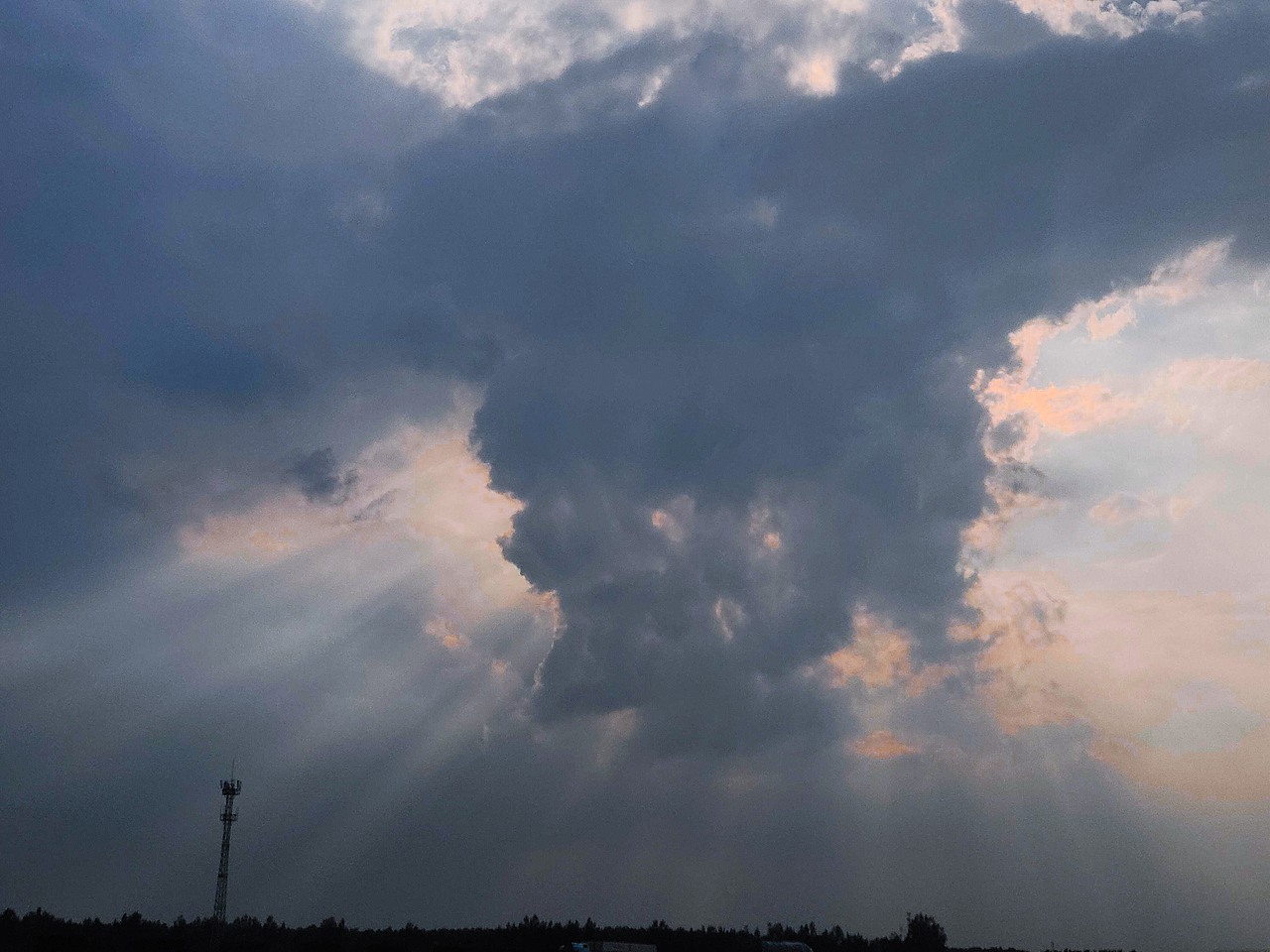 夏日天空的惊喜（图ZMzc0NjIwMzAw） - 其他摄影 - 站酷设计师李子YUE原创素材 - 站酷ZCOOL