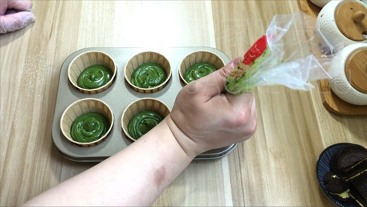 抹茶奥利奥麦芬，浓郁抹茶，香脆奥利奥，独特口感。