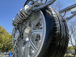 “轮映未来”雕塑