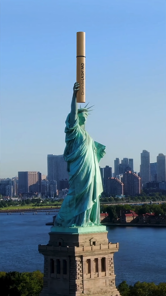 CGI广告创意 眉笔与自由女神像（图ZMzc0NzI5Njcy） - 动画/影视 - 站酷设计师CGI_Hunter原创素材 - 站酷ZCOOL