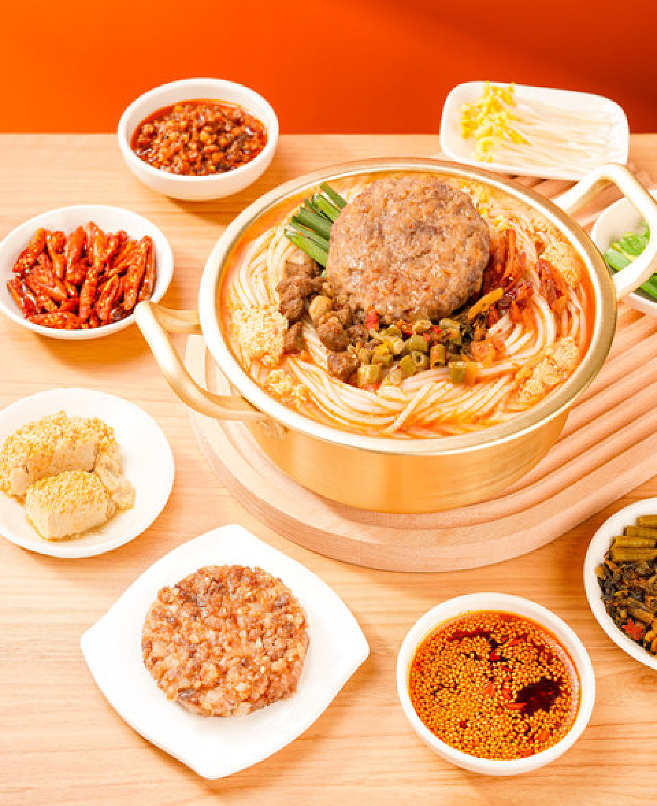 咚咚食品 x 瑞德设计 | 酱香肉肉飙汁米线-品牌设计(图ZMzc0NzQxMTYw) - 包装 - 站酷设计师瑞德设计股份原创素材 - 站酷ZCOOL