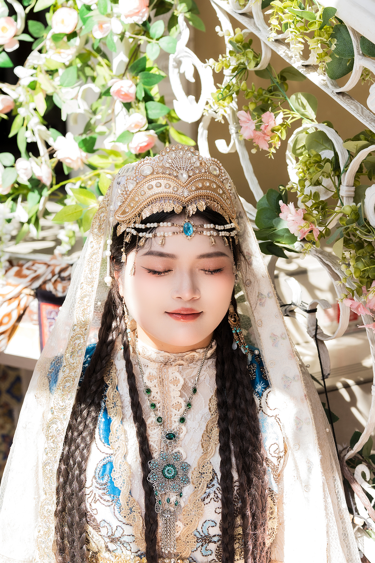 维吾尔族民族服饰写真—人像摄影（图ZMzc0ODAyMTI4） - 人像摄影 - 站酷设计师溯光摄影工作室原创素材 - 站酷ZCOOL