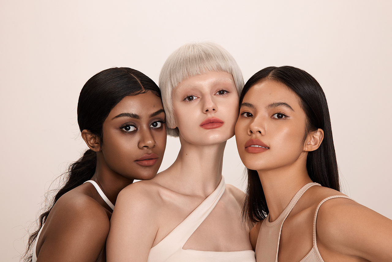 into you海外市场21年模特图