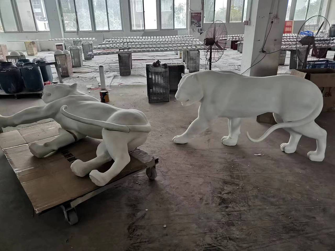 迪奥动物雕塑橱窗