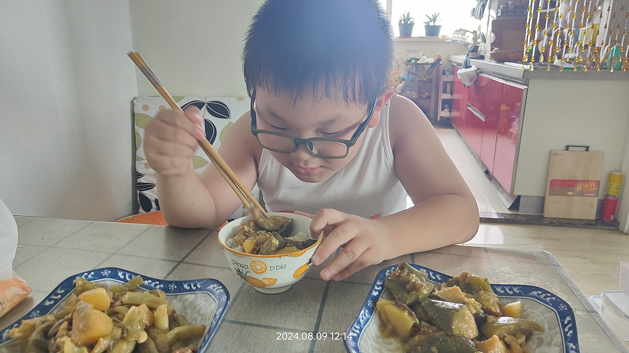 午餐02（图ZMzc0OTY0NDky） - 人像摄影 - 站酷设计师海潮如峰原创素材 - 站酷ZCOOL