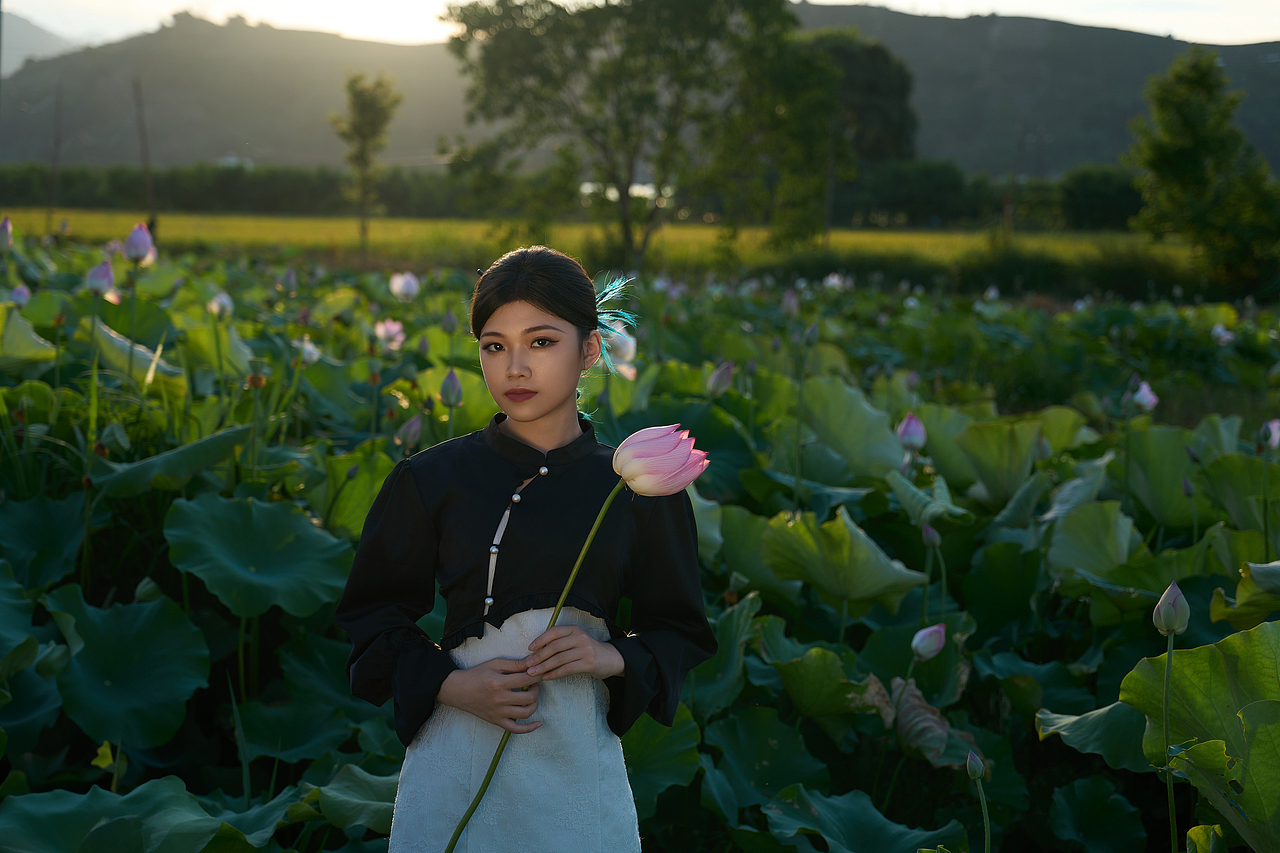 荷花新中式（图ZMzc1MDI1MjYw） - 人像摄影 - 站酷设计师摄影师陈皓原创素材 - 站酷ZCOOL