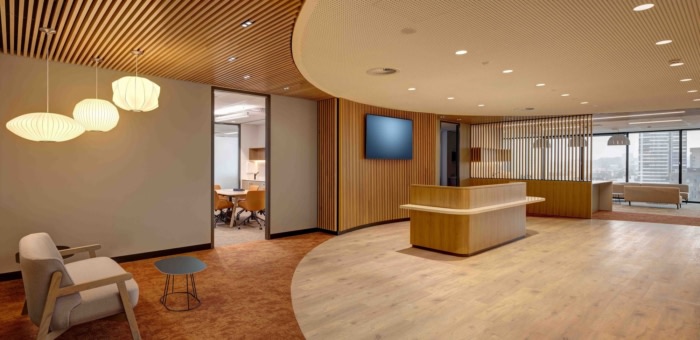 办公室设计装修：动感的立面从相邻遗产建筑的基准面中汲取灵感