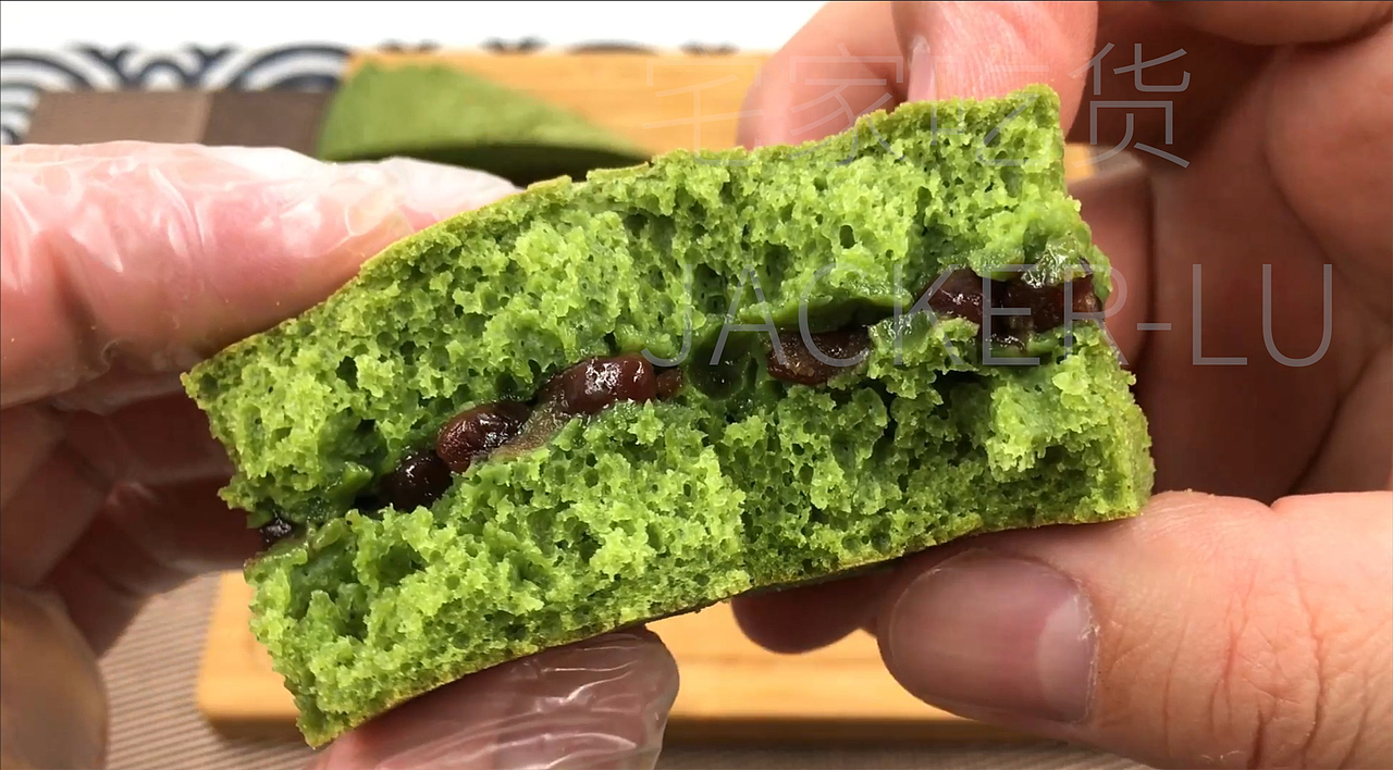 抹茶红豆松饼,抹茶清香与红豆甜蜜,寻找美好滋味。