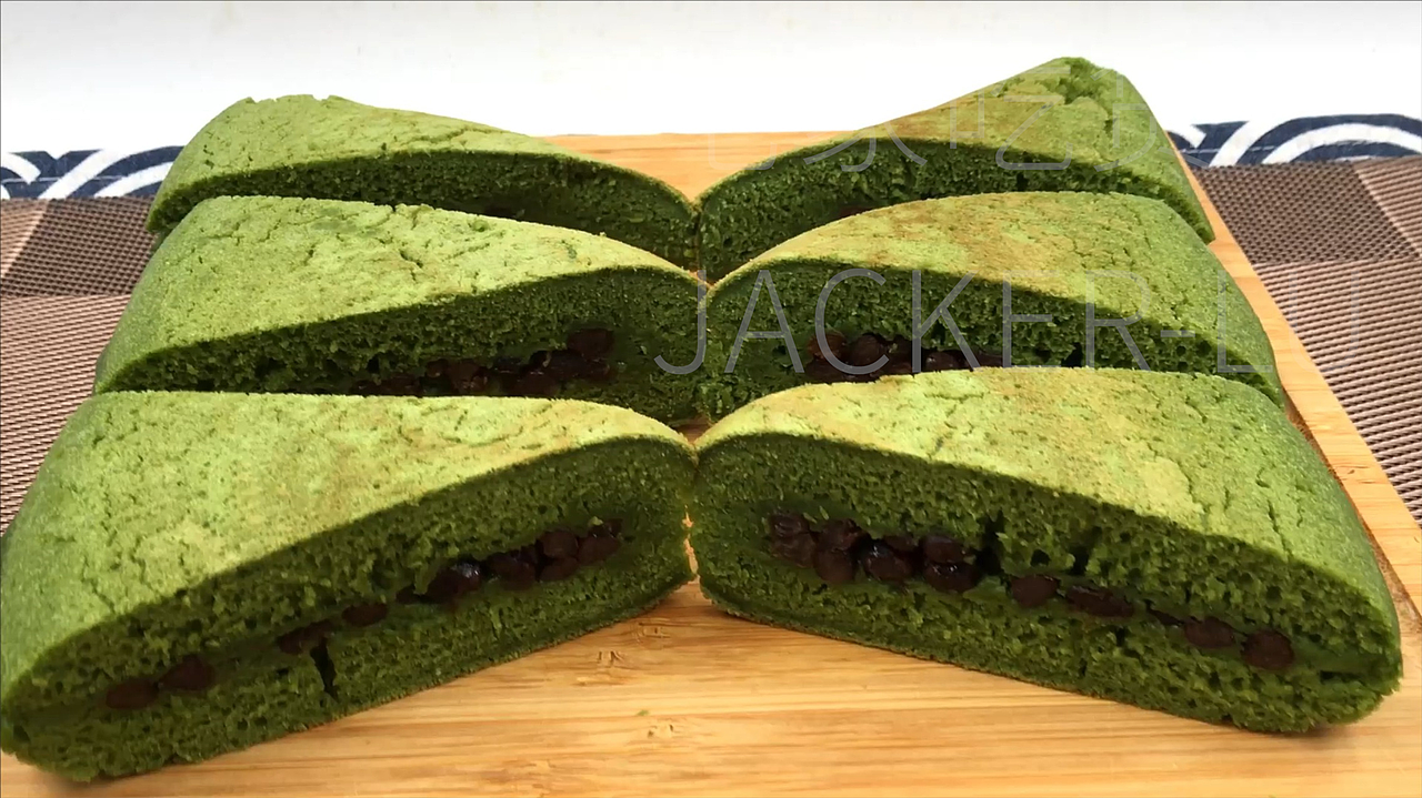 抹茶红豆松饼,抹茶清香与红豆甜蜜,寻找美好滋味。