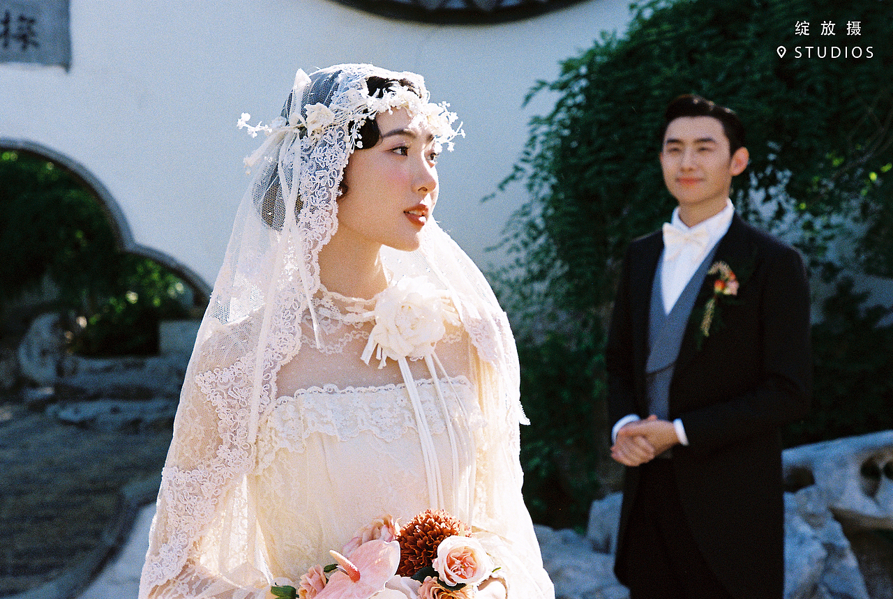 在北京拍的民国风园林婚纱照，太有氛围感啦~~~（图ZMzc1Mjg3MDY4） - 婚礼摄影 - 站酷设计师绽放摄胶片摄影原创素材 - 站酷ZCOOL