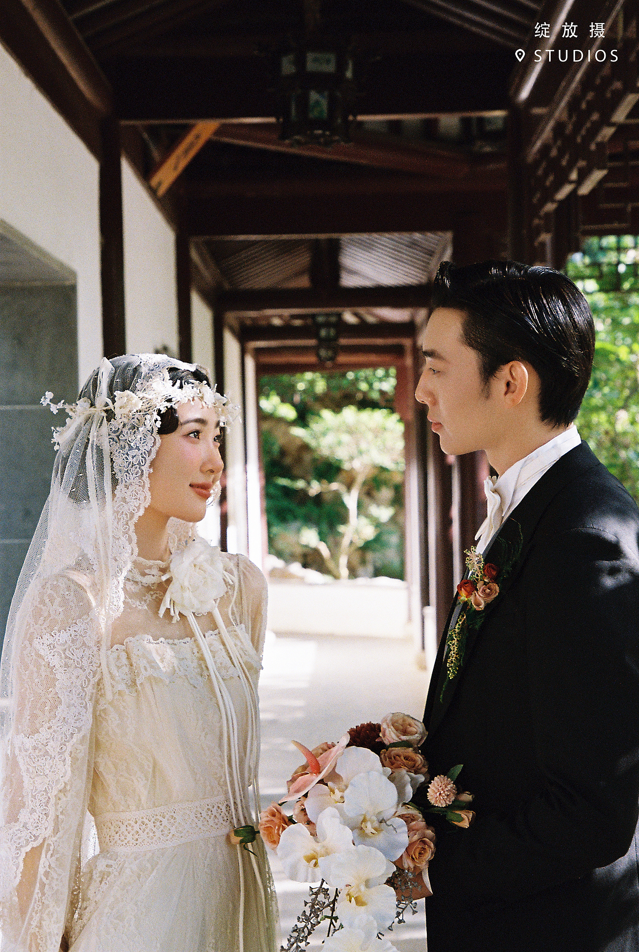 在北京拍的民国风园林婚纱照，太有氛围感啦~~~（图ZMzc1Mjg3MDg4） - 婚礼摄影 - 站酷设计师绽放摄胶片摄影原创素材 - 站酷ZCOOL