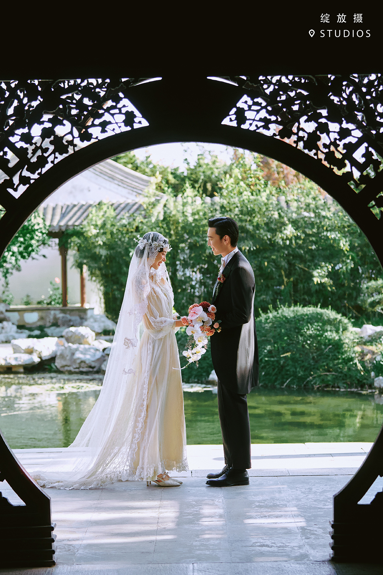 在北京拍的民国风园林婚纱照，太有氛围感啦~~~（图ZMzc1Mjg3MTM2） - 婚礼摄影 - 站酷设计师绽放摄胶片摄影原创素材 - 站酷ZCOOL