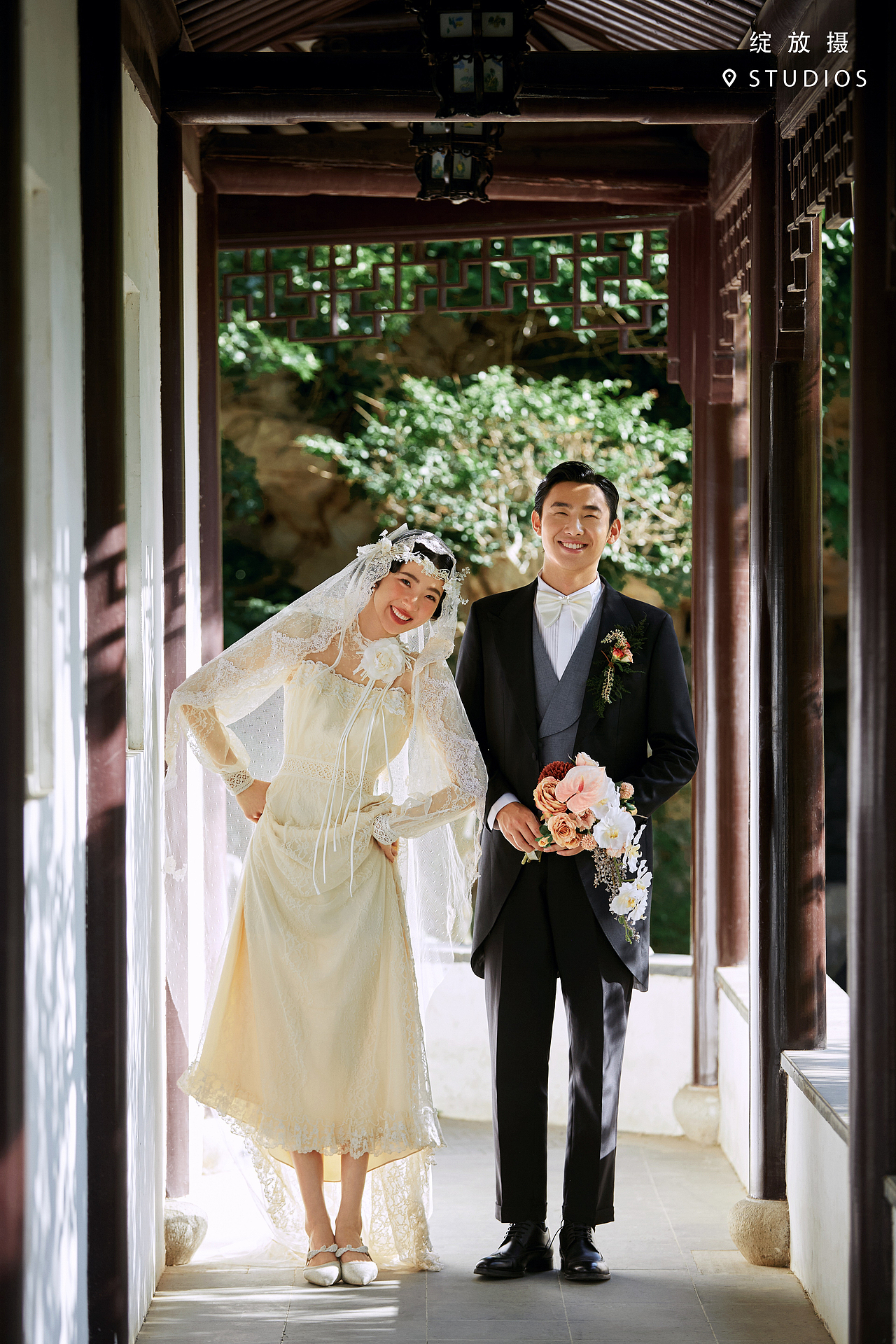 在北京拍的民国风园林婚纱照，太有氛围感啦~~~（图ZMzc1Mjg3MTAw） - 婚礼摄影 - 站酷设计师绽放摄胶片摄影原创素材 - 站酷ZCOOL