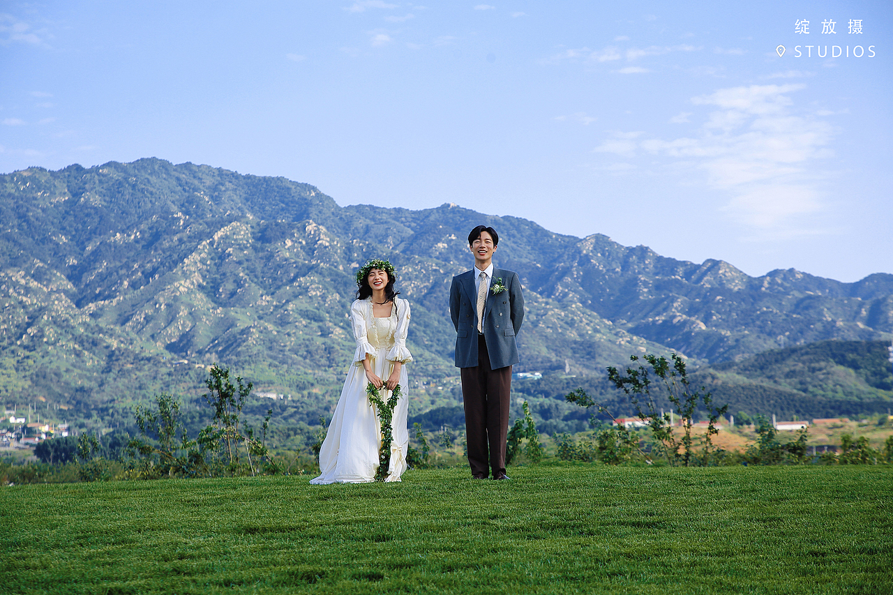 潮这儿看，在漫山遍野中记录的浪漫瞬间|纪实婚纱照