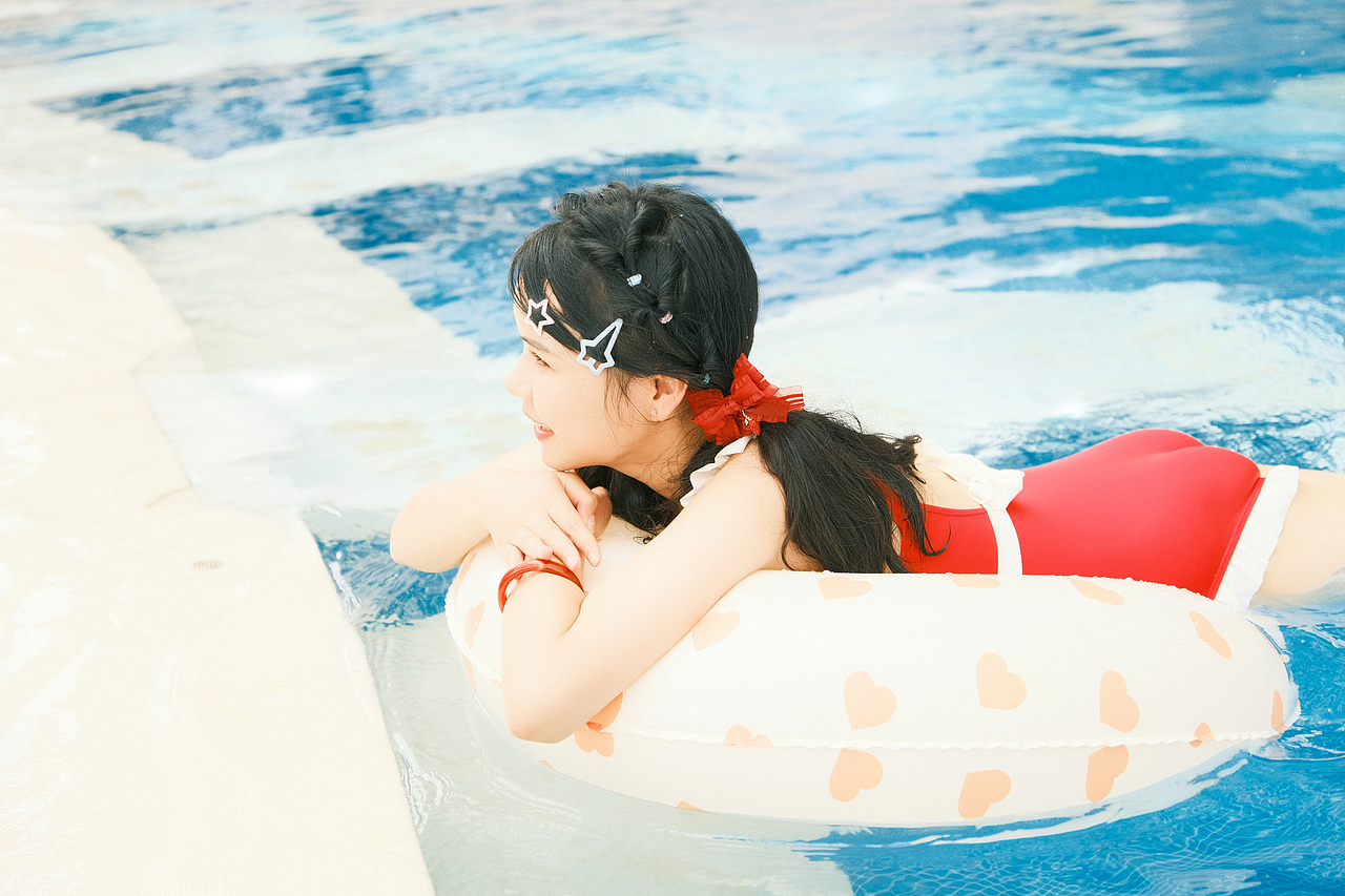 夏天与泳池超搭的