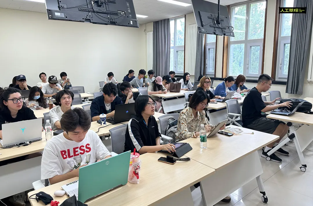 草坪活动｜人工草坪 X 中国传媒大学AIGC暑期训练营圆满结束