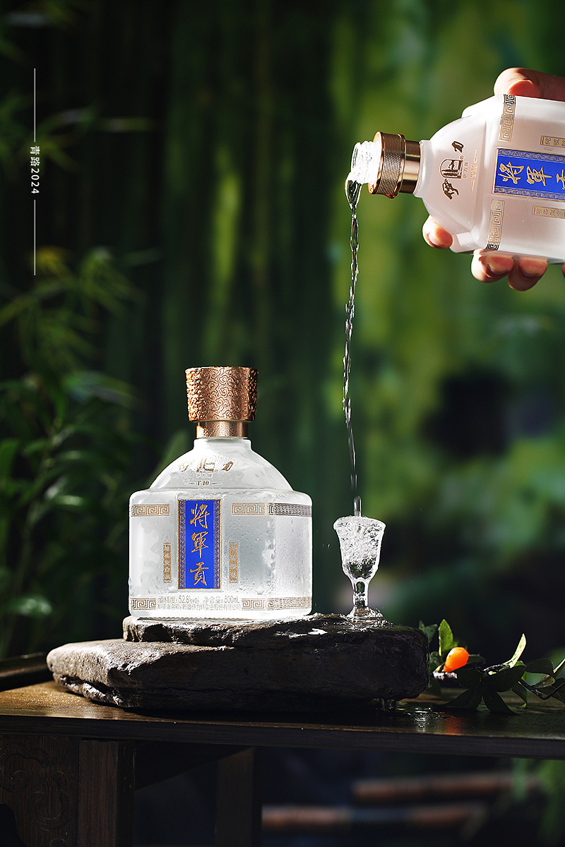 白酒摄影 | 新疆伊力将军贡T10磨砂瓶