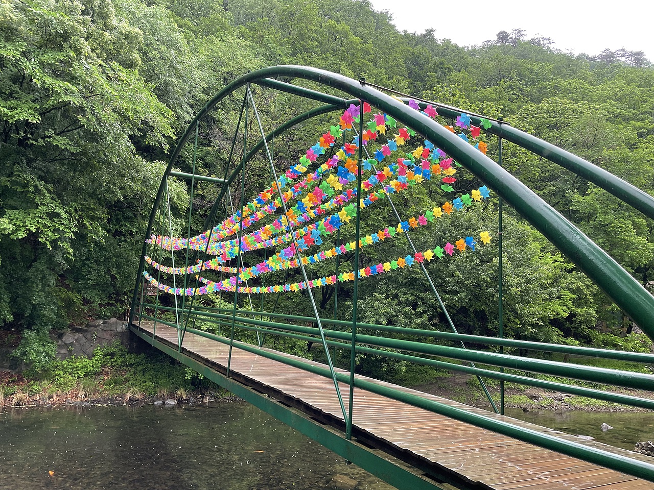 雨中的关门山风景区，烟雨朦胧如梦如幻