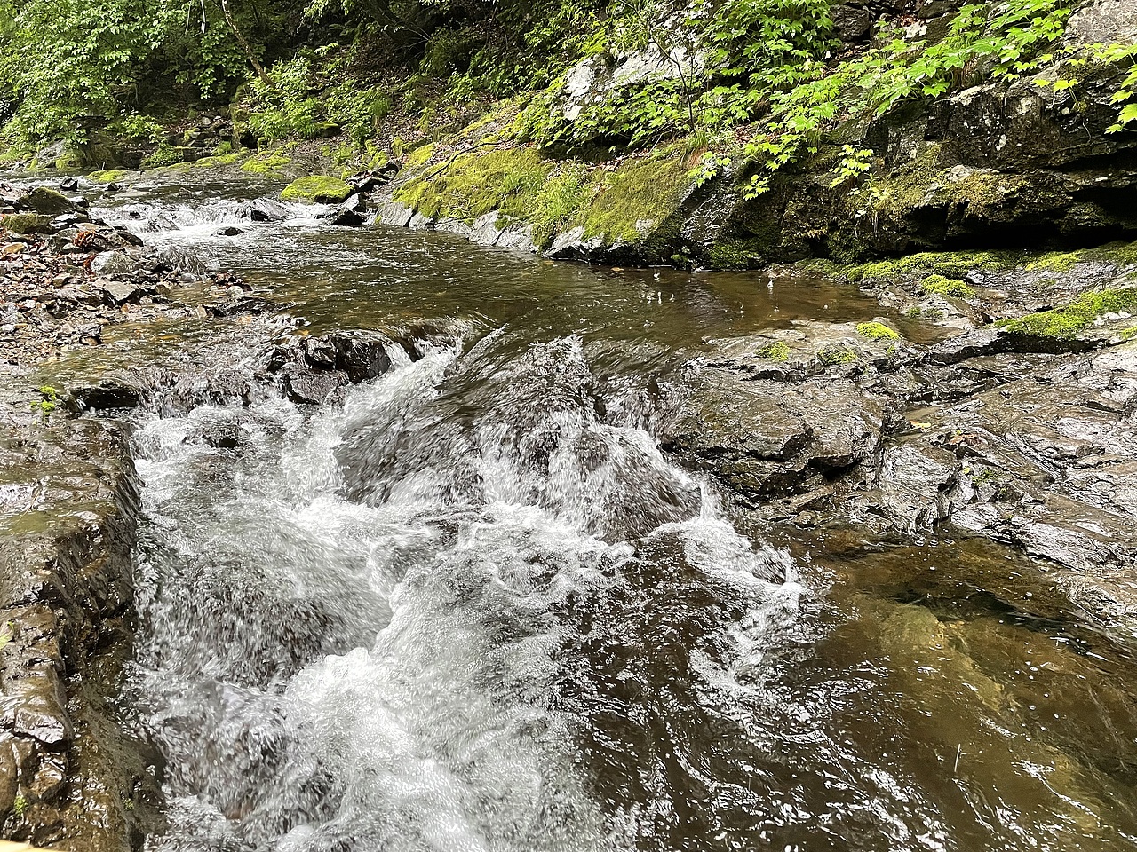 雨中的关门山风景区，烟雨朦胧如梦如幻