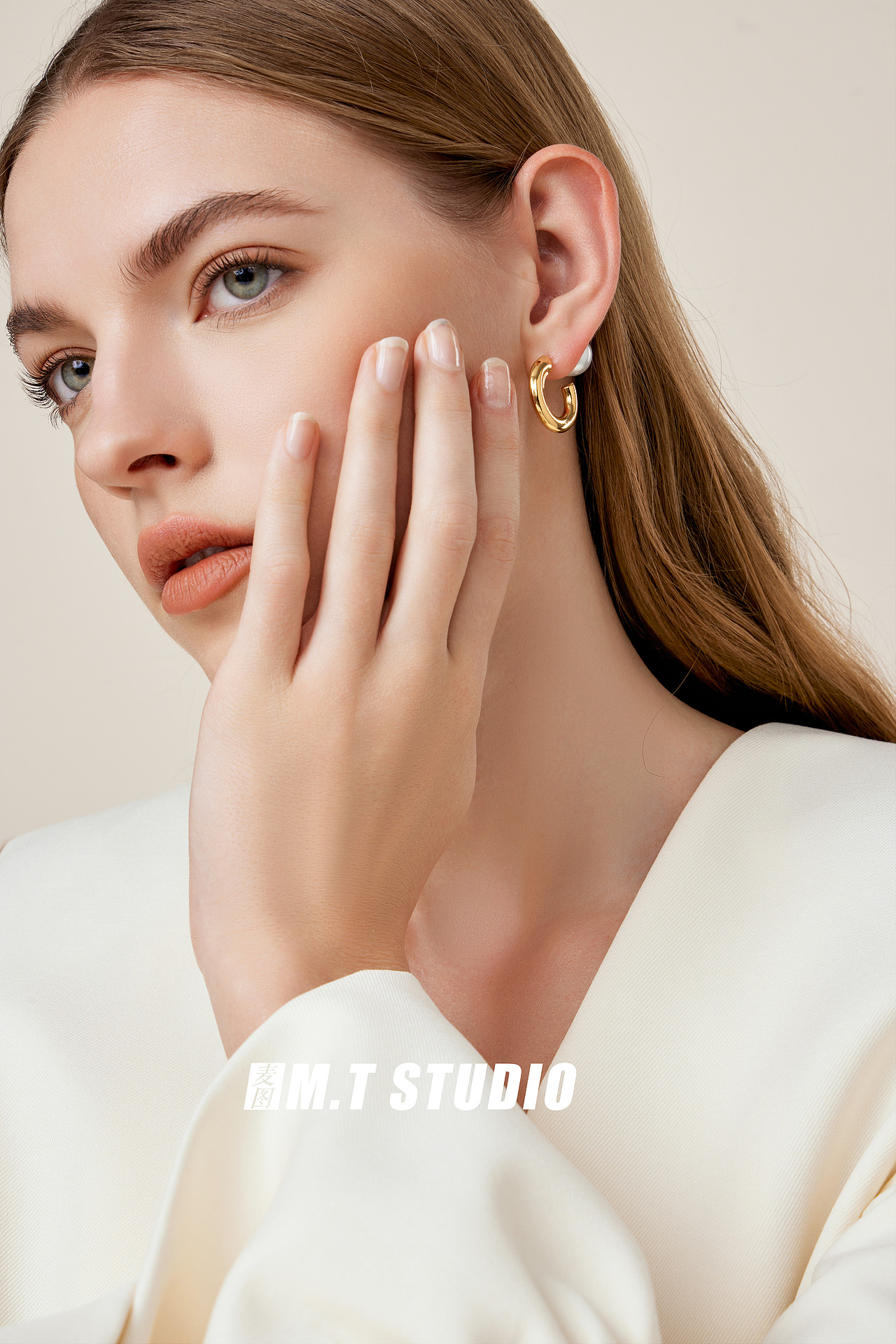 产品拍摄 珠宝饰品耳饰外模拍摄 高级首饰耳环外模拍摄（图ZMzc1NzMwMjc2） - 人像摄影 - 站酷设计师义乌麦图摄影官网原创素材 - 站酷ZCOOL