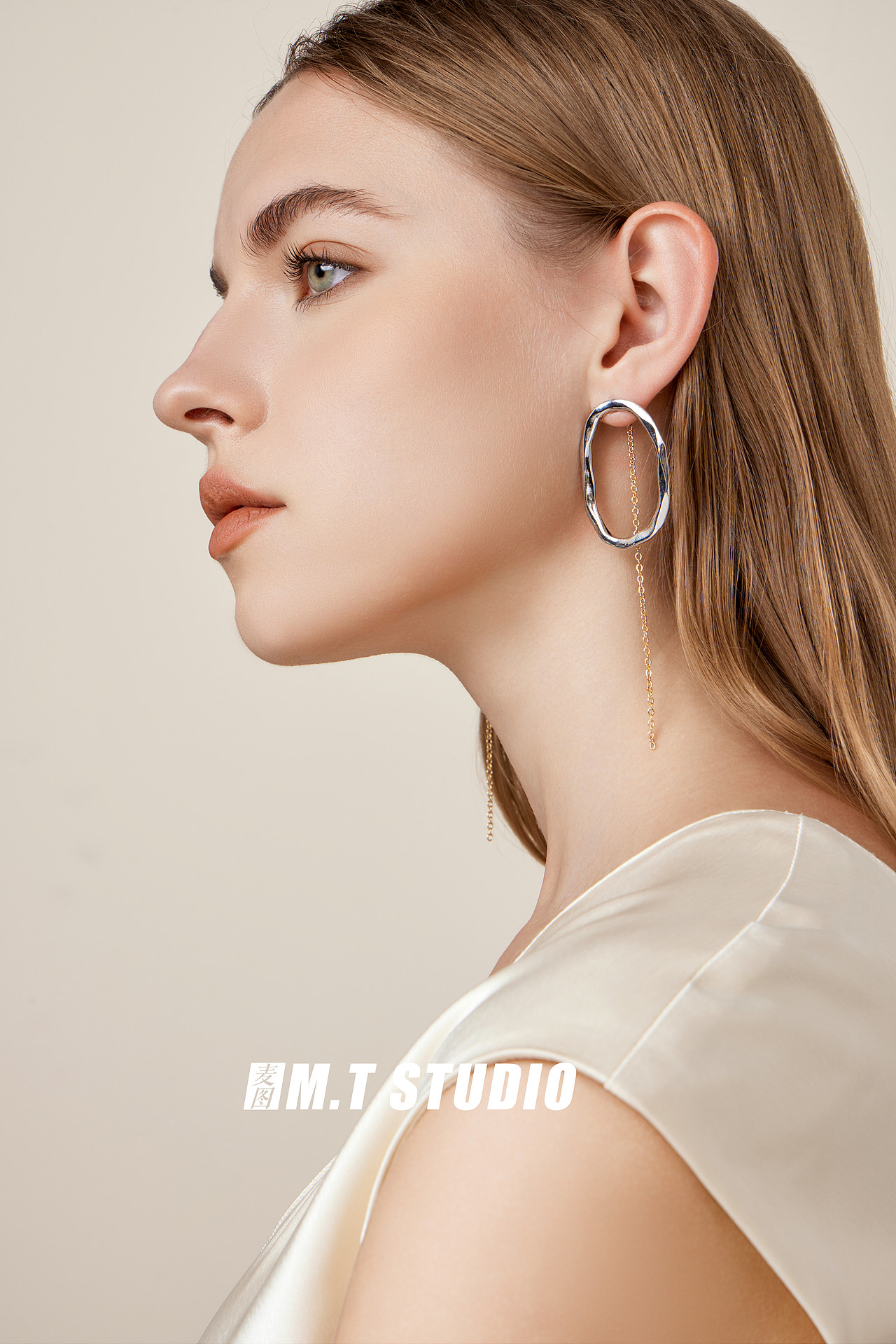 产品拍摄 珠宝饰品耳饰外模拍摄 高级首饰耳环外模拍摄（图ZMzc1NzMwMzE2） - 人像摄影 - 站酷设计师义乌麦图摄影官网原创素材 - 站酷ZCOOL