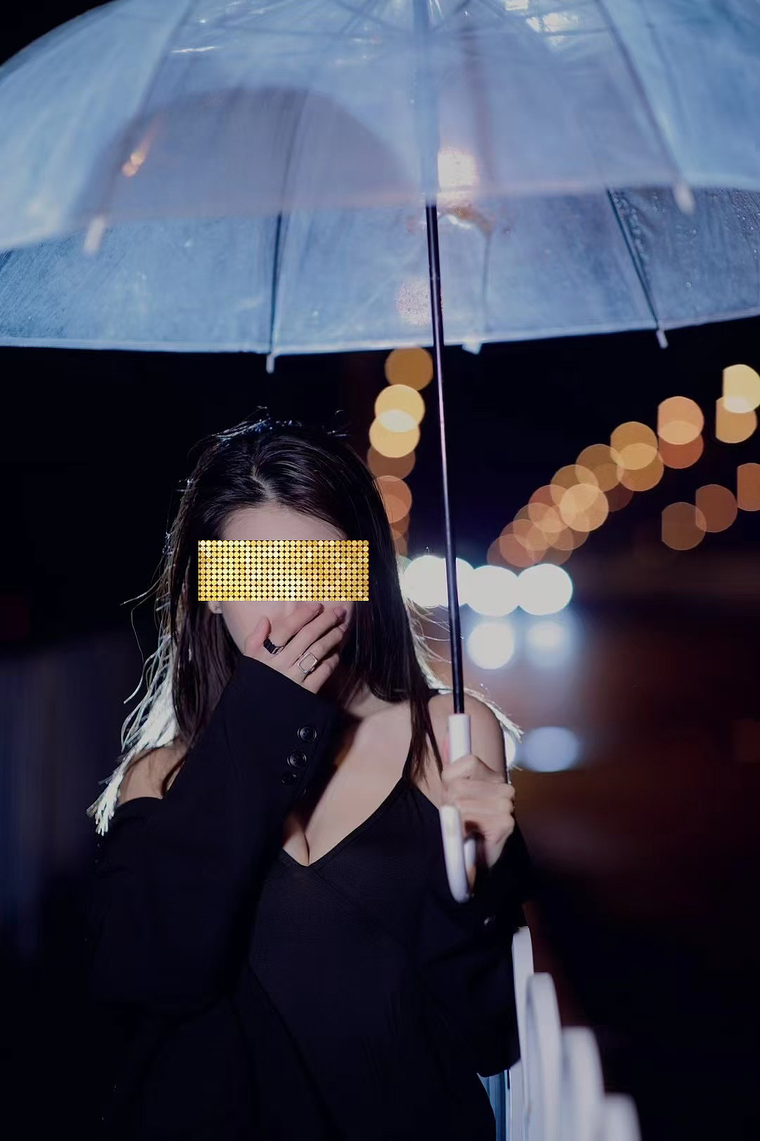 美女的靓照，打个马赛克吧~