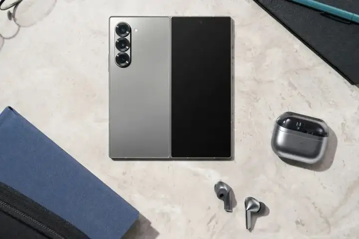 三星即将推出最新折叠手机，或采用钛金属背板