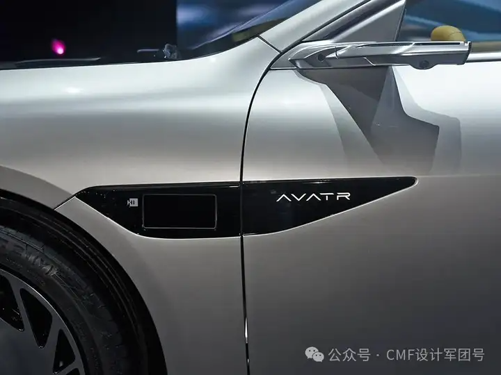 阿维塔012全球首秀,液态金属色车身,内外饰设计赏析