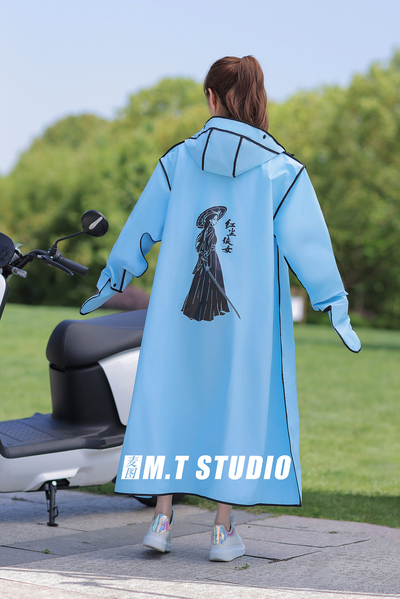 产品摄影 雨衣模特拍摄 服饰模特拍照 雨衣雨披户外拍