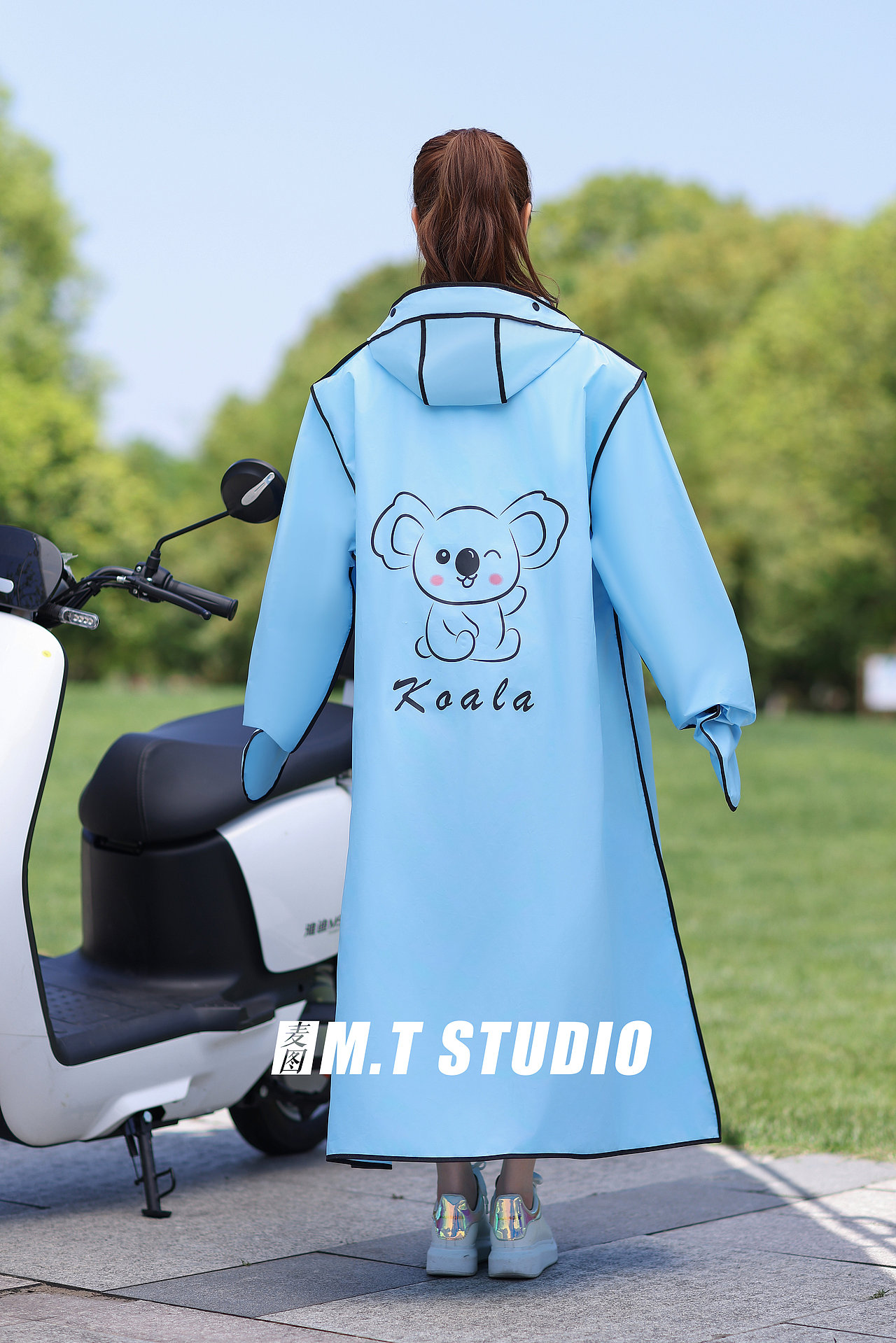 产品摄影 雨衣模特拍摄 服饰模特拍照 雨衣雨披户外拍