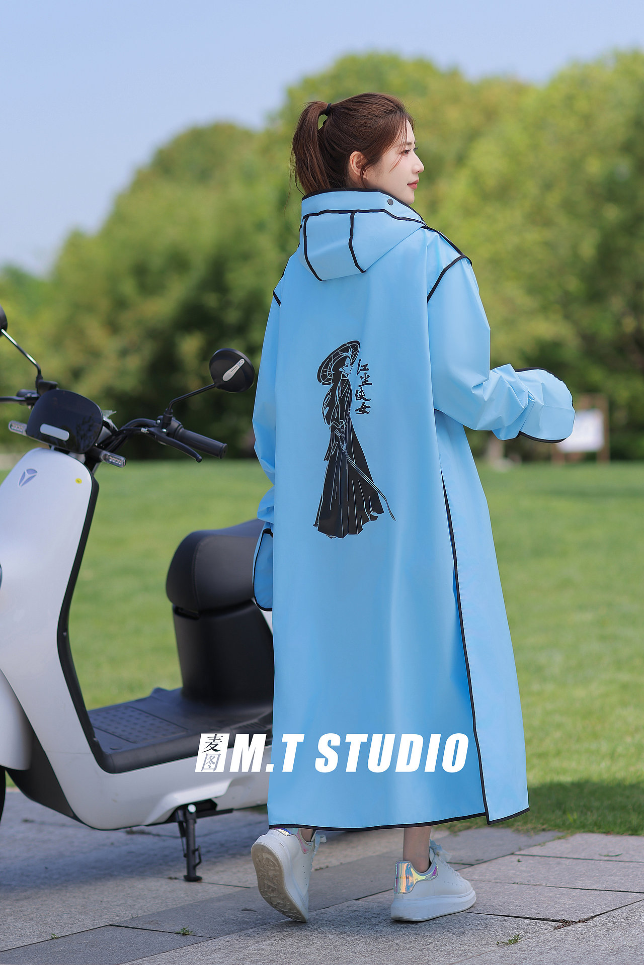 产品摄影 雨衣模特拍摄 服饰模特拍照 雨衣雨披户外拍