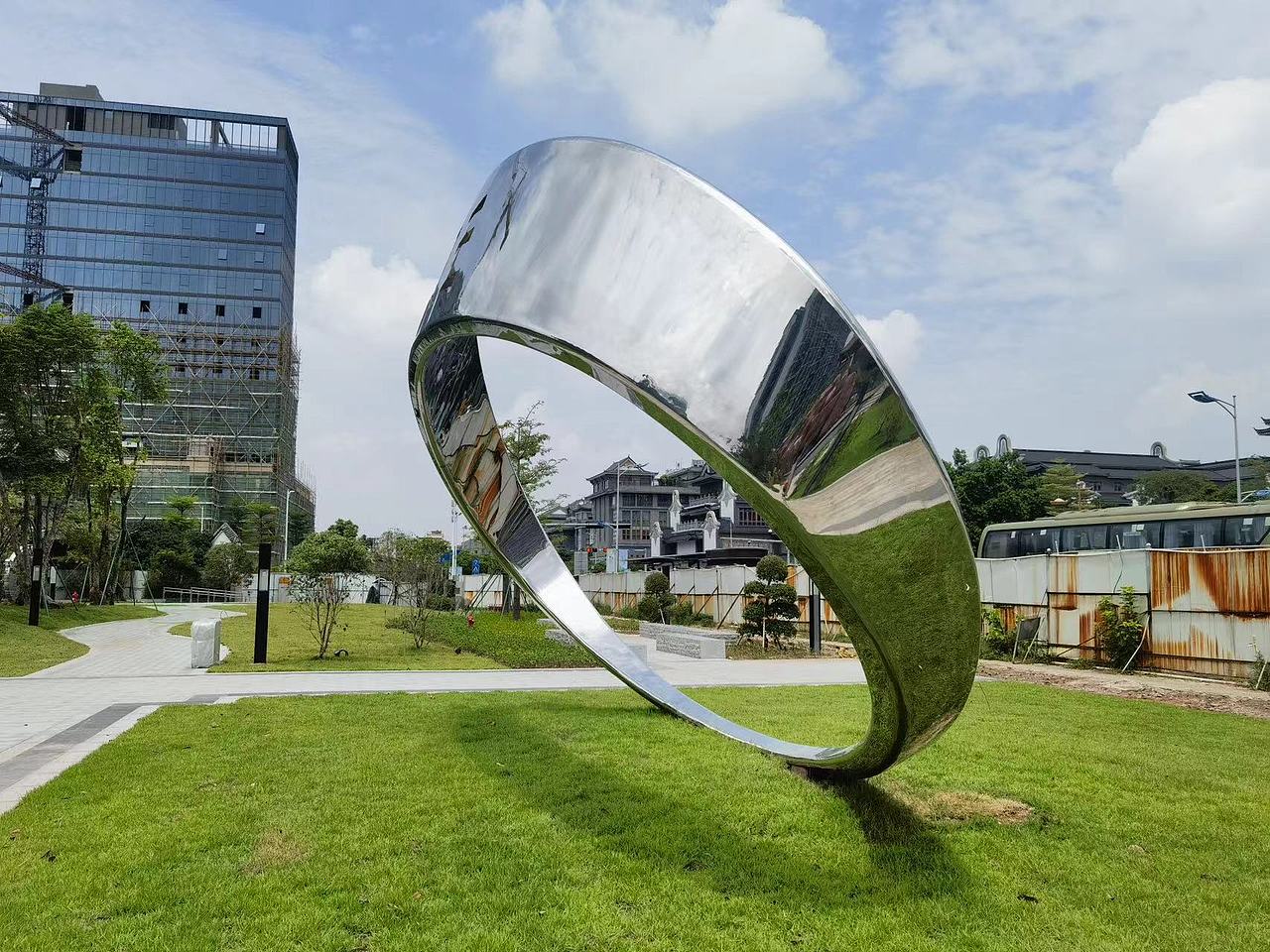 玉廉广场圆环雕塑