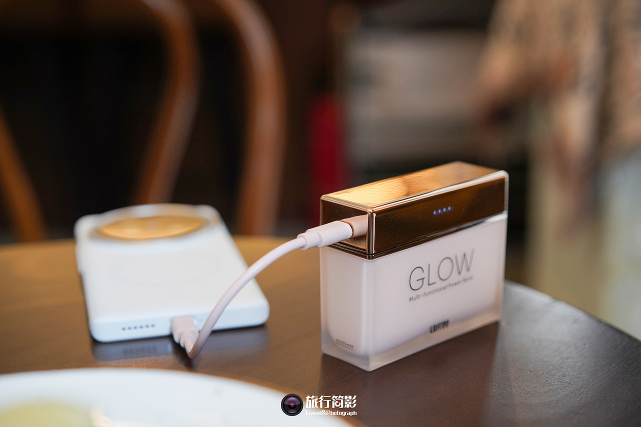 Lofree洛斐GLOW聚光多功能移动电源·数码简影