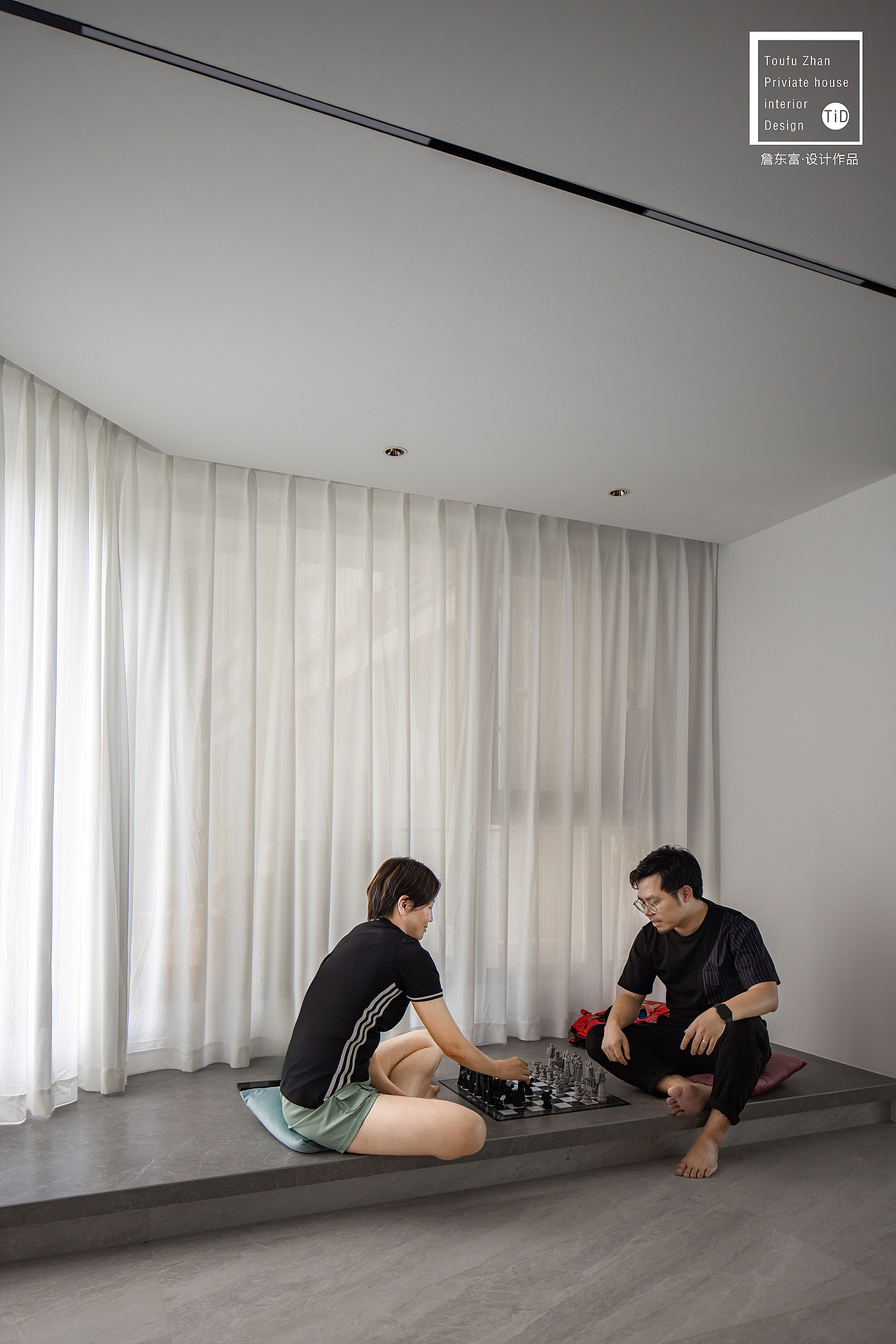 左：业主；右：本人。