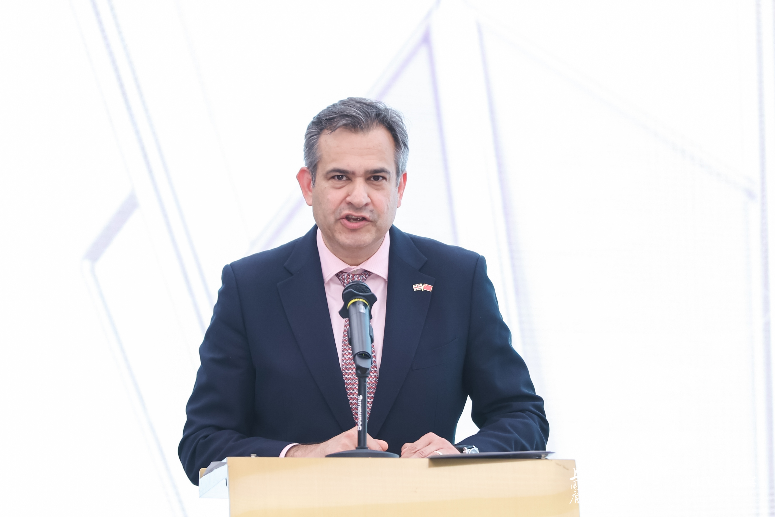 英国驻华贸易副使节（公使衔参赞）Sohail Shaikh 