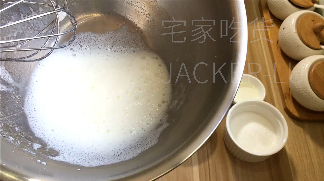 抹茶爆浆蛋糕，浓情抹茶，爆浆倾心，一口满足。