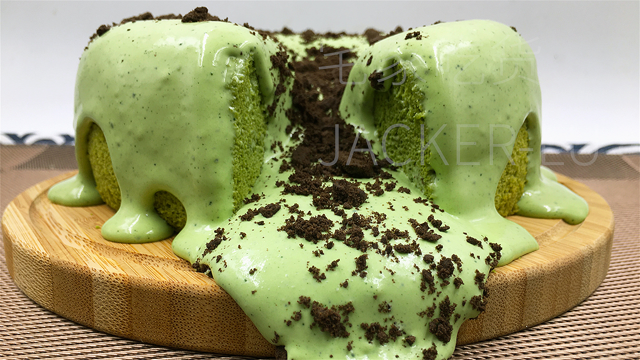 抹茶爆浆蛋糕，浓情抹茶，爆浆倾心，一口满足。