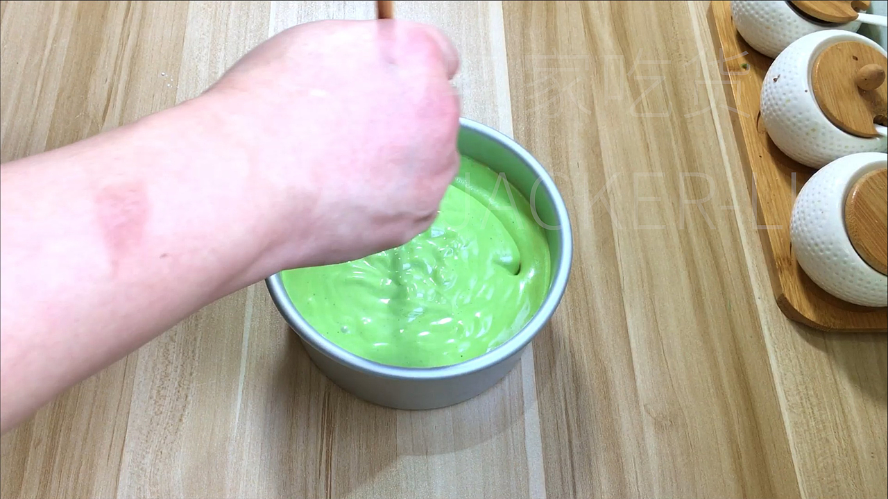 抹茶爆浆蛋糕，浓情抹茶，爆浆倾心，一口满足。