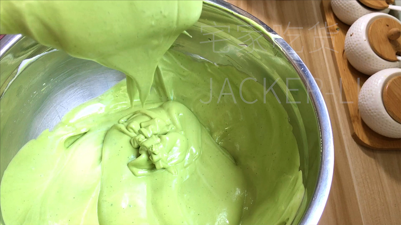 抹茶爆浆蛋糕，浓情抹茶，爆浆倾心，一口满足。