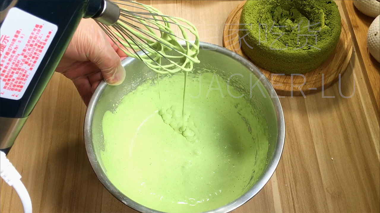 抹茶爆浆蛋糕，浓情抹茶，爆浆倾心，一口满足。