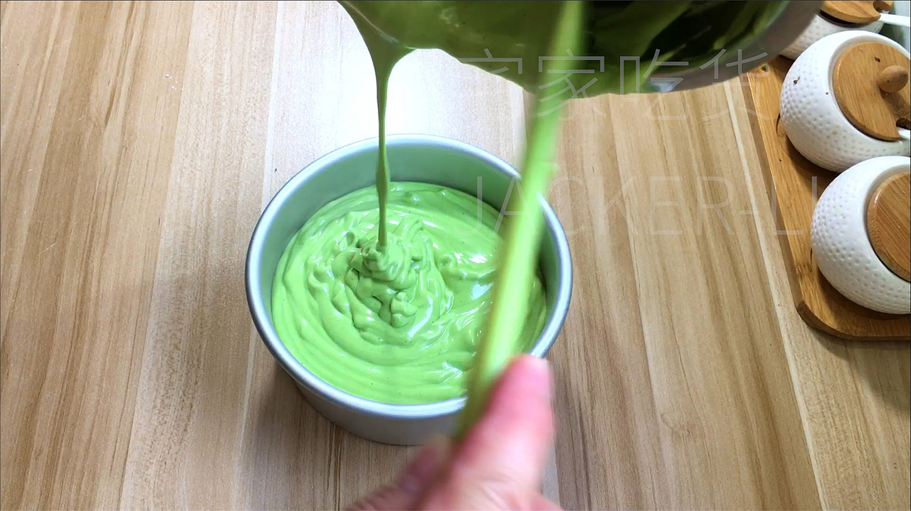 抹茶爆浆蛋糕，浓情抹茶，爆浆倾心，一口满足。