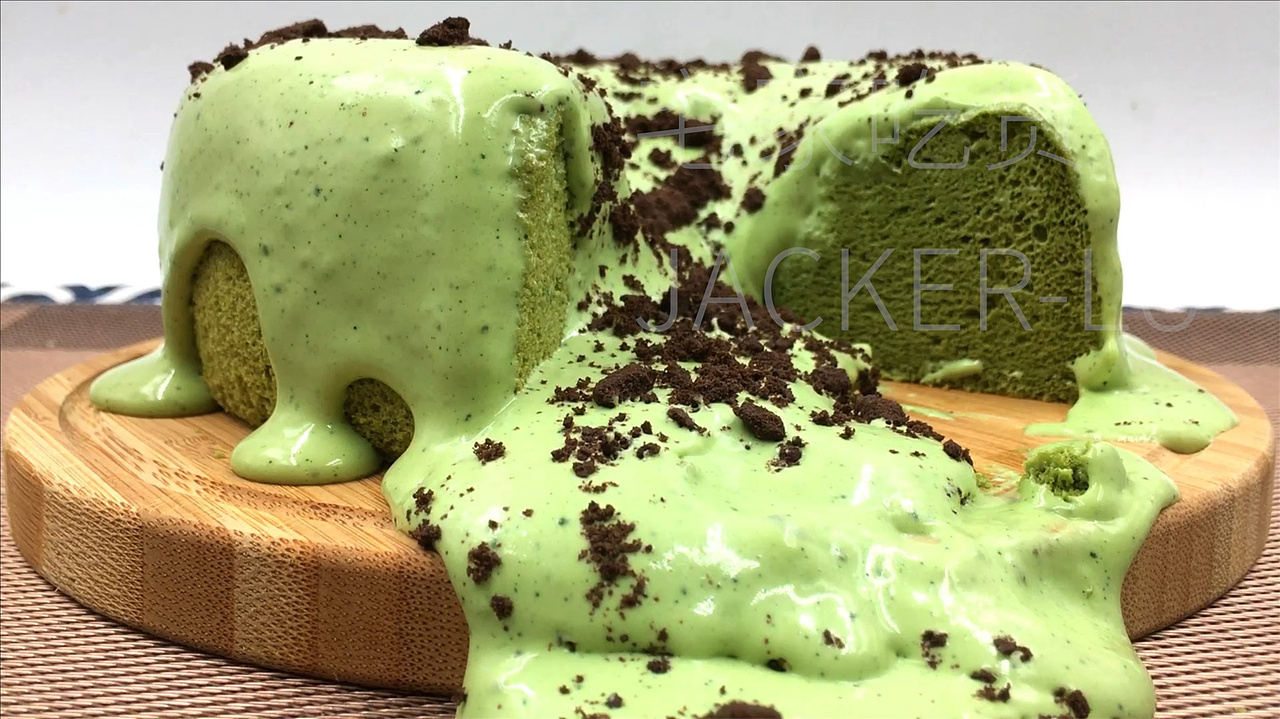 抹茶爆浆蛋糕，浓情抹茶，爆浆倾心，一口满足。