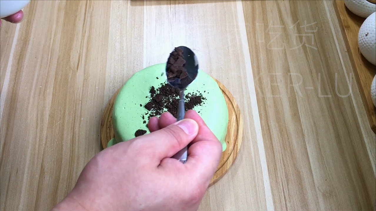 抹茶爆浆蛋糕，浓情抹茶，爆浆倾心，一口满足。