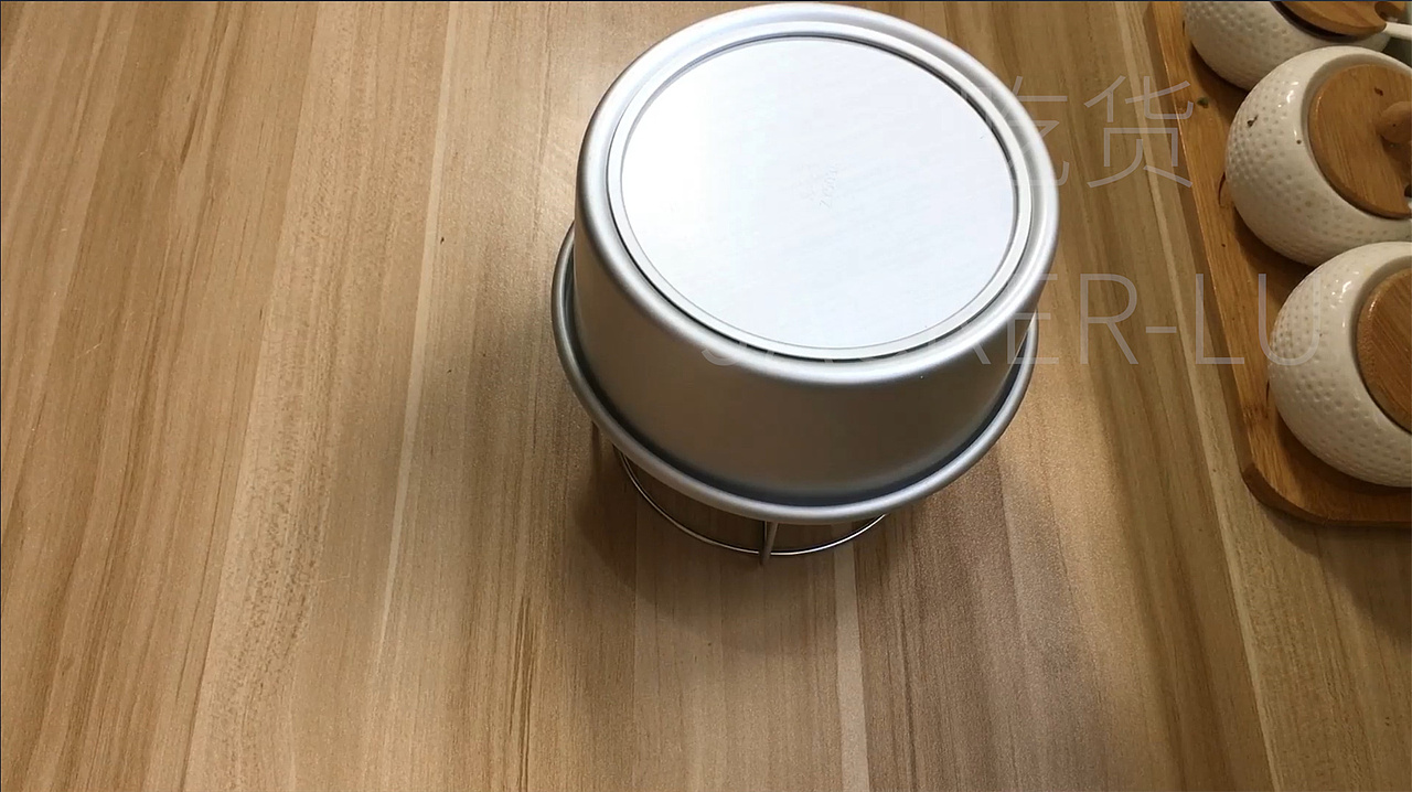 抹茶爆浆蛋糕，浓情抹茶，爆浆倾心，一口满足。