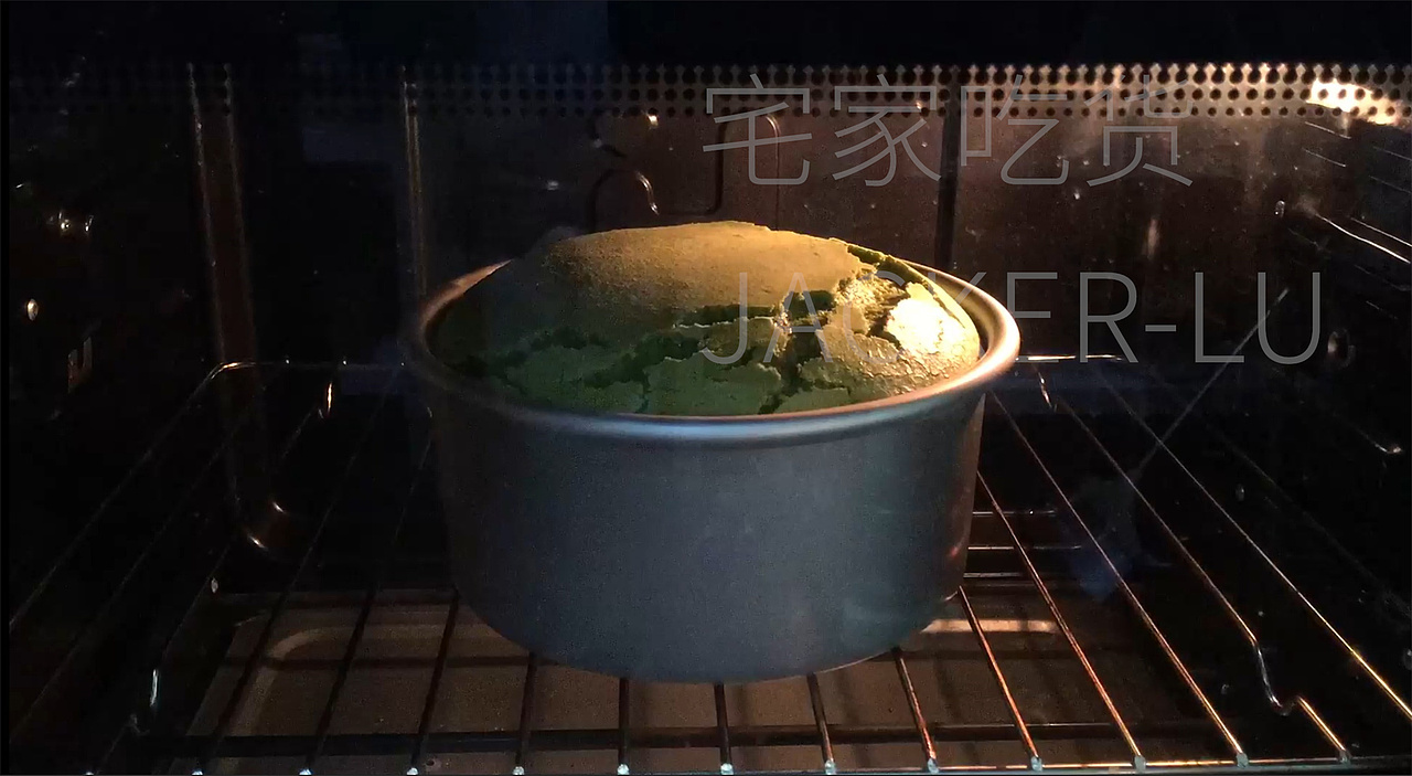 抹茶爆浆蛋糕，浓情抹茶，爆浆倾心，一口满足。