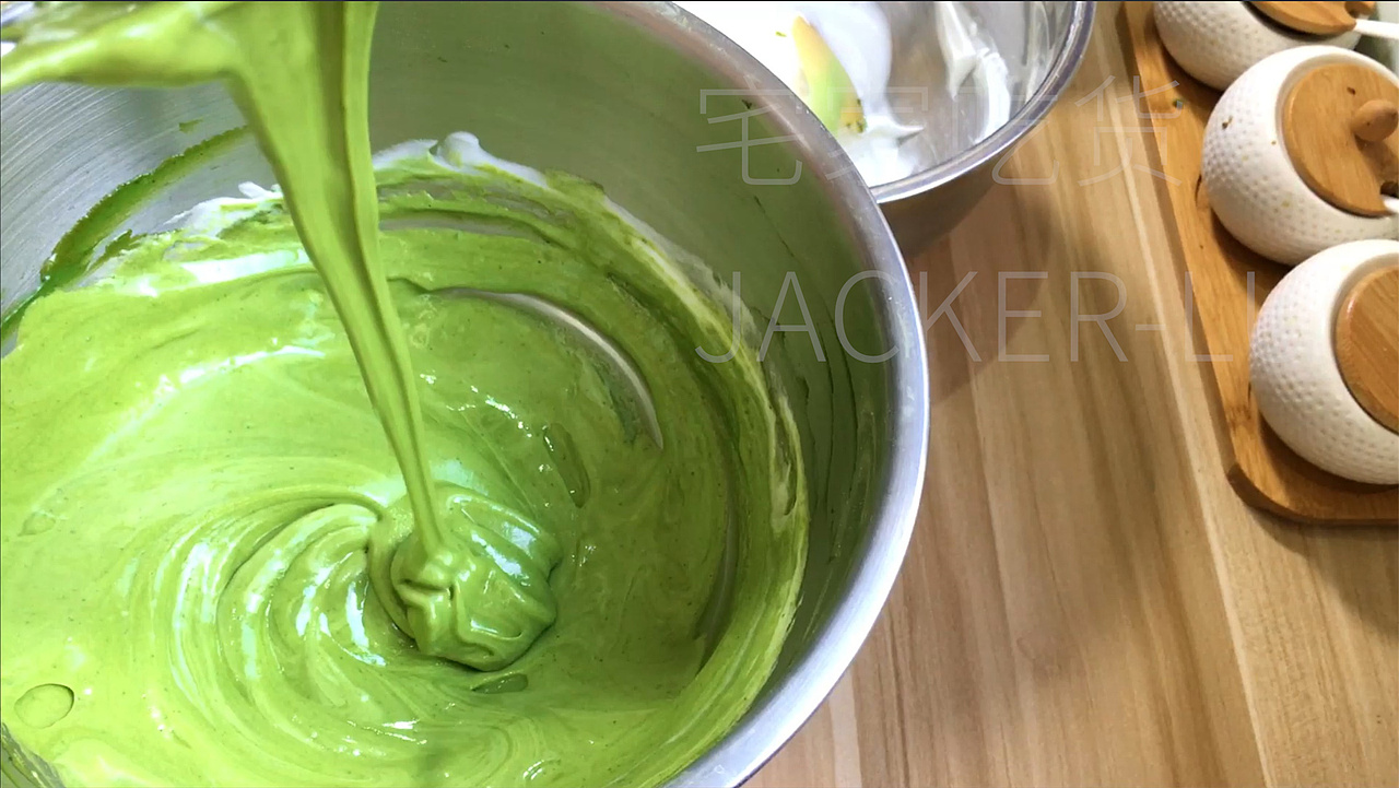 抹茶爆浆蛋糕，浓情抹茶，爆浆倾心，一口满足。