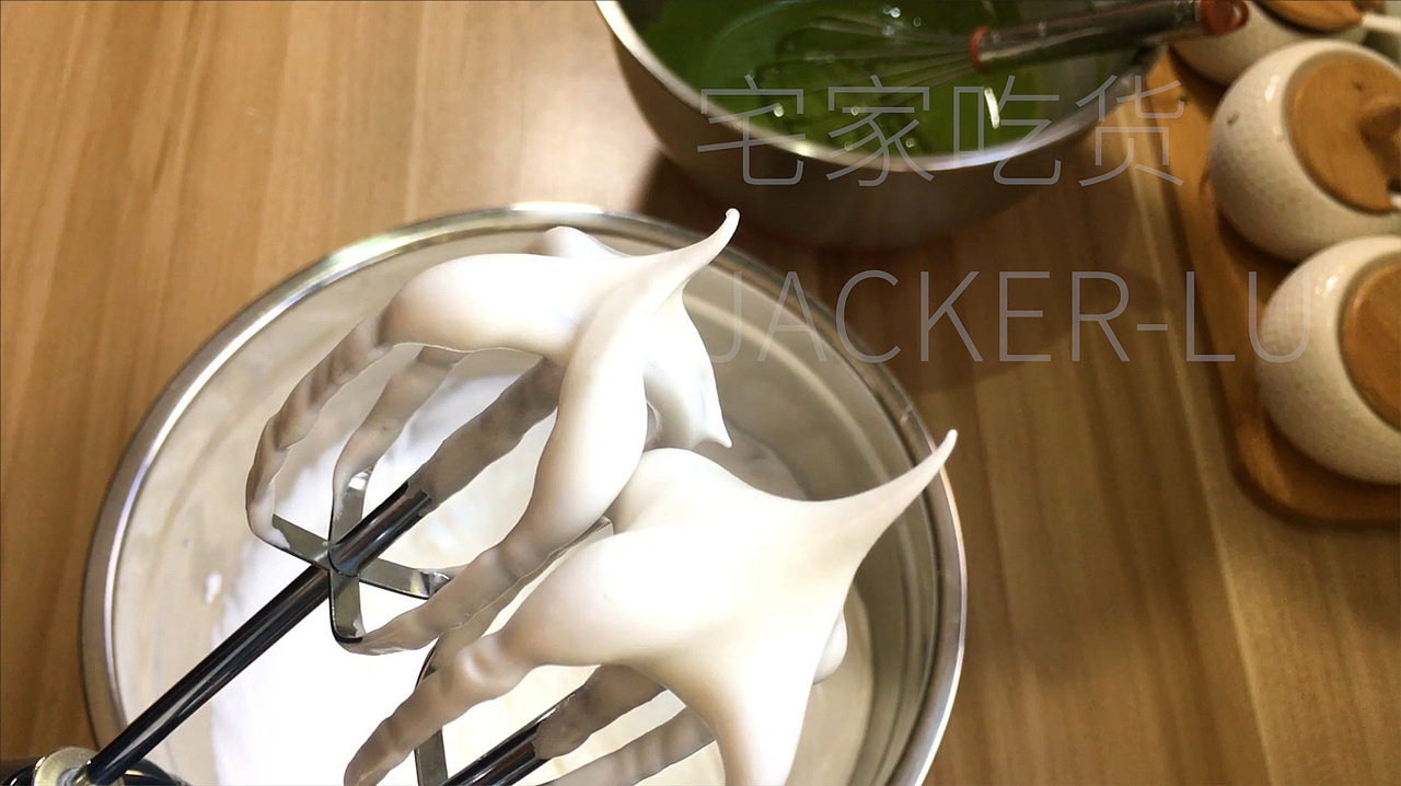 抹茶爆浆蛋糕，浓情抹茶，爆浆倾心，一口满足。