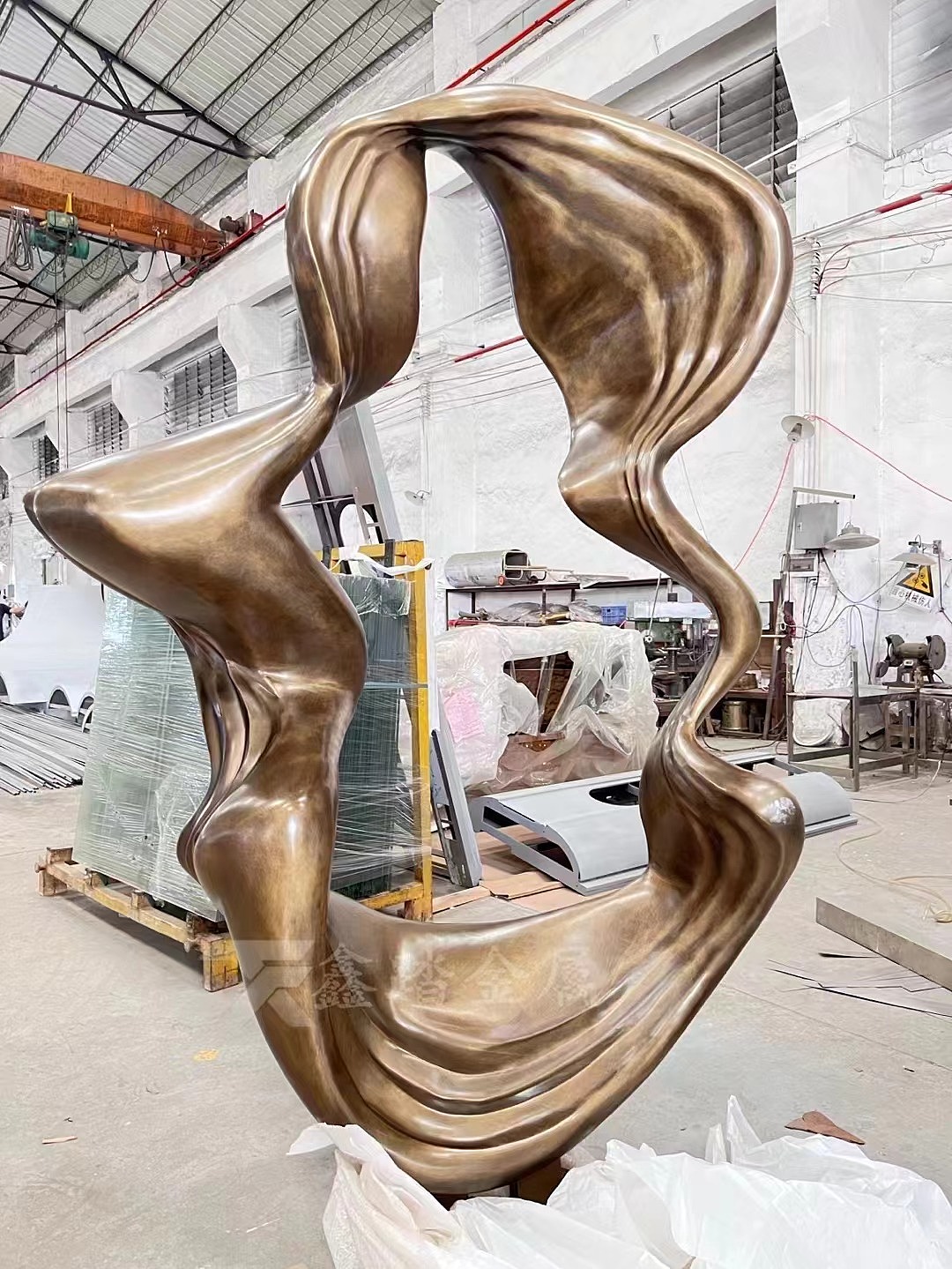 抽象不锈钢古铜色飘带雕塑 金属园林景观雕塑摆件定制（图ZMzc2MTkzOTc2） - 工艺品设计 - 站酷设计师w13927702320原创素材 - 站酷ZCOOL