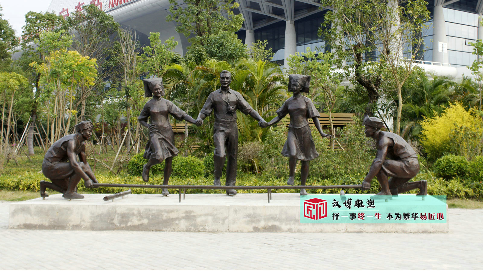民族团结雕塑：雕塑加工工厂的艺术匠心与民族情怀（图ZMTQ4OTM5NDA=） - 教程 - 站酷设计师汉博雕塑源头加工原创素材 - 站酷ZCOOL