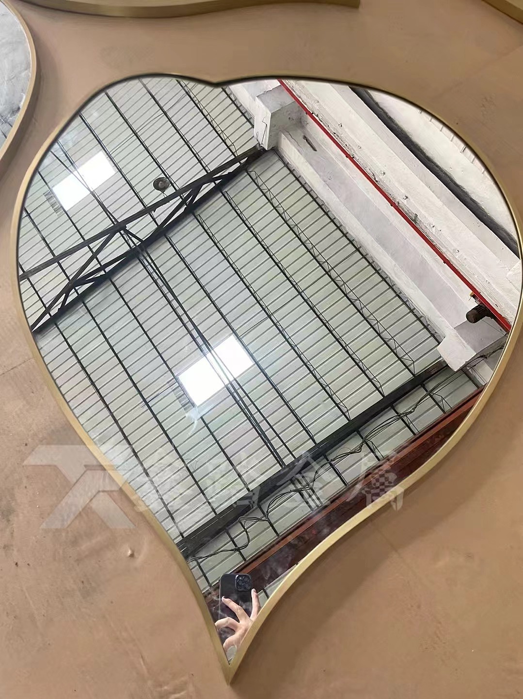 不锈钢桃心造型镜子 金属工艺品定制